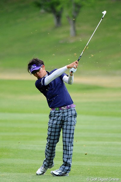 2013年 つるやオープンゴルフトーナメント 3日目 浅地洋佑 19歳の浅地洋佑が、首位と4打差の7位タイで優勝争いに絡む