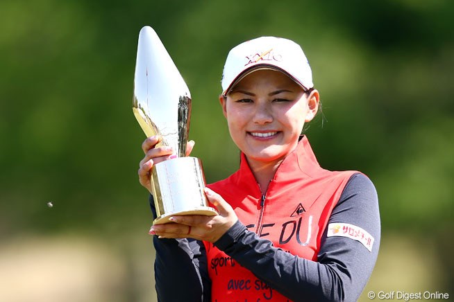 やっと勝てました と 安堵の表情を浮かべた横峯さくら 13年 サイバーエージェント レディスゴルフトーナメント 最終日 横峯さくら フォトギャラリー Gdo