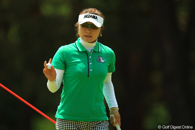 藤田、リューが首位発進 佐伯、原が1打差につける