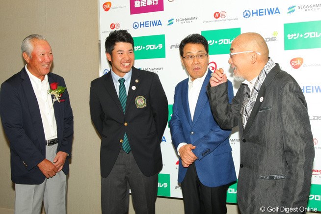 本名 松山の五木ひろし氏も加わり松山英樹の今後の活躍を期待する大御所たち 13年 ザ レジェンド チャリティプロアマトーナメント 青木功 松山英樹 五木ひろし 松山千春 左から フォトギャラリー Gdo
