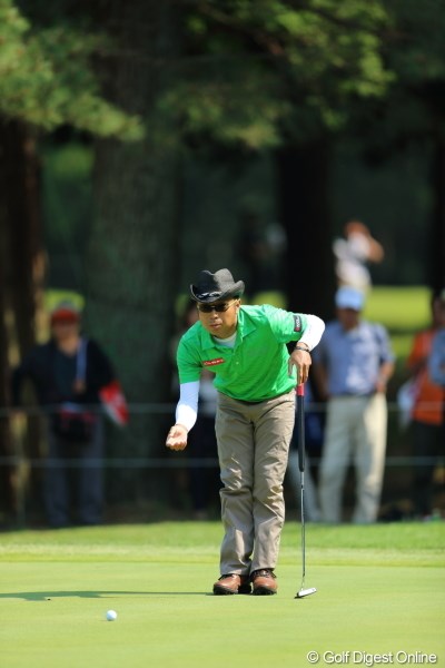 2013年 日本プロゴルフ選手権大会 日清カップヌードル杯 初日 片山晋呉 えいって手で転がしてたら大問題。