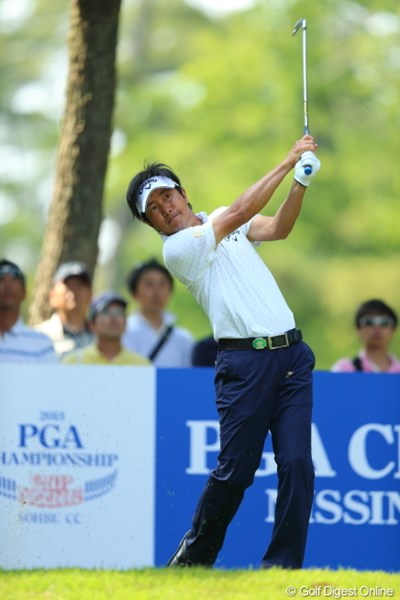 2013年 日本プロゴルフ選手権大会 日清カップヌードル杯 初日 深堀圭一郎 首位に1打差の2位タイでスタートした44歳の深堀圭一郎。