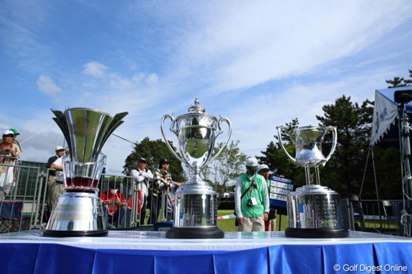 2013年 日本プロゴルフ選手権大会 日清カップヌードル杯 最終日 優勝カップ 今週の試合、優勝カップがこんなに！