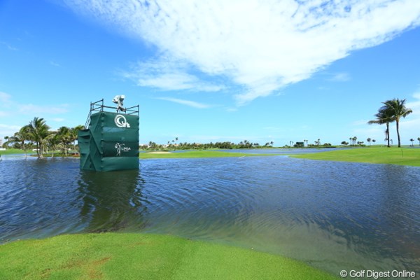 2013年 ピュアシルク バハマ LPGAクラシック ジ・オーシャンクラブGC ゴルフチャンネルの中継用設備も、最初から水の中にあったわけではありません。
