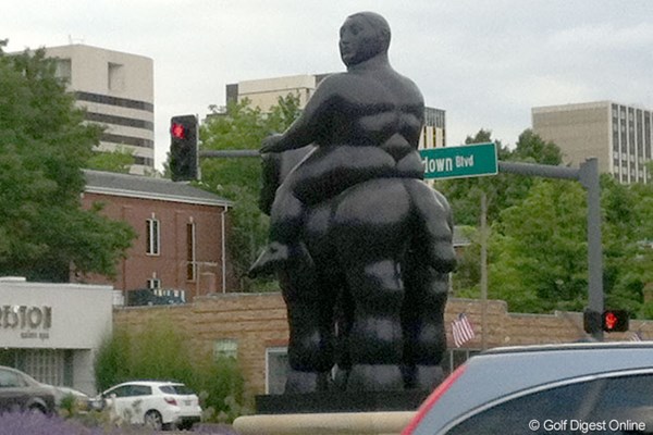 セントルイス市内にある銅像 果たして、どんな意図で制作されたのでしょう？