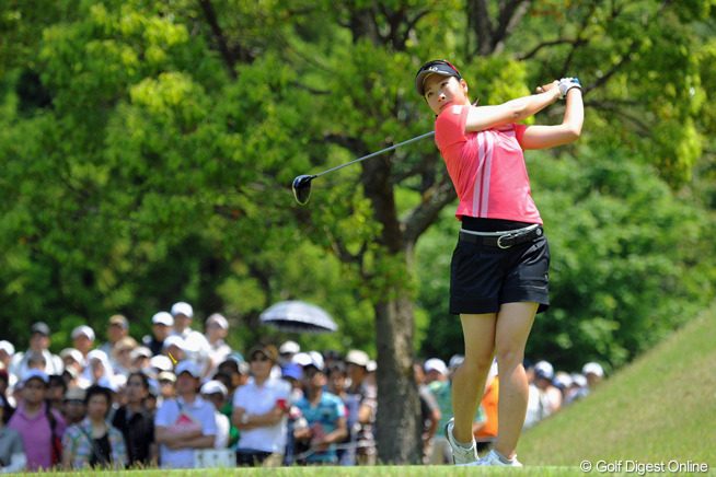 【2日目】森田理香子が首位奪取 2位の大山志保に2打差