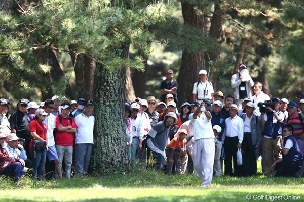 2013年 ダイヤモンドカップゴルフ 2日目 尾崎将司 ラフへ入ると余計に体力使いそうです