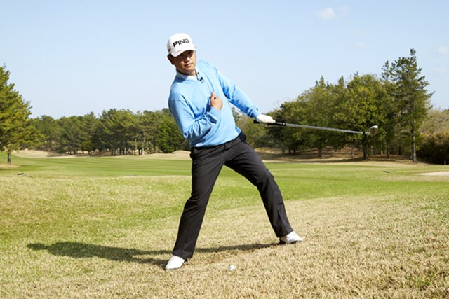 Lesson 16 左足上がりのアプローチ 中井学のフラれるゴルフ Gdo ゴルフレッスン 練習