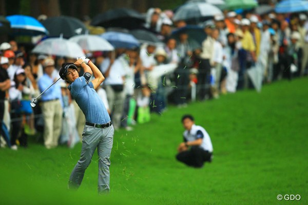 2013年 日本ゴルフツアー選手権 Shishido Hills 2日目 石川遼 18番2ndショット。何とかグリーンに乗っていれば、まだチャンスがあったのかも。