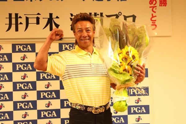 井戸木鴻樹の「全米シニアプロ選手権」優勝の一報は、驚きとともに日本中を駆け巡った