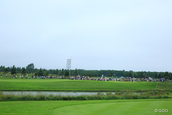 2013年 長嶋茂雄 INVITATIONAL セガサミーカップゴルフトーナメント 初日 ギャラリー 松山組だけ、このギャラリー