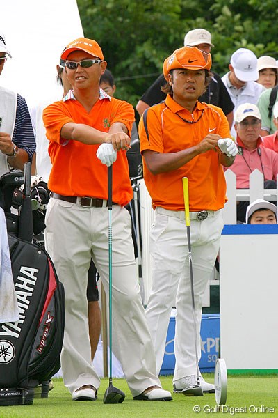 谷口徹（左）と片山晋呉