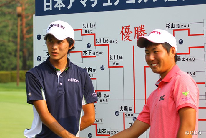 抜群の飛距離を持つ大堀と、コントロール重視の杉山が決勝戦で対戦することになった 2013年 日本アマチュアゴルフ選手権競技 4日目 大堀裕次郎（左）と杉山知靖