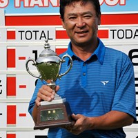 逆転でシニアツアー初勝利を飾った東聡（画像提供：日本プロゴルフ協会） 2013年 ISPS・HANDA CUP・フィランスロピーシニアトーナメント 最終日 東聡