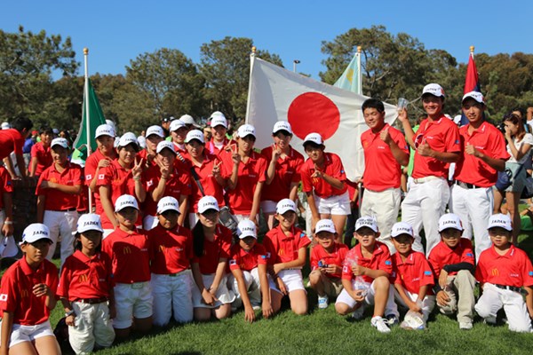 2013年 世界ジュニア 最終日 日本代表選手たち 将来、日本のゴルフ界を支えるえあろう次世代のスター候補たち ※画像提供：国際ジュニアゴルフ育成協会