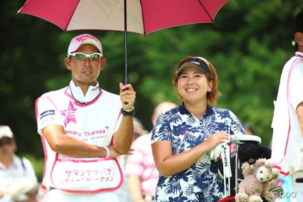 2013年 サマンサタバサ ガールズコレクション・レディーストーナメント 最終日 吉田弓美子 プレイ中もいつもニコニコ。ツキを呼ぶよね。