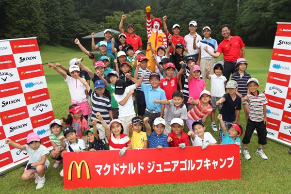 2013年 マクドナルドジュニアゴルフキャンプ 「マクドナルドジュニアゴルフキャンプ」に参加した、元気いっぱいのジュニアゴルファーたち ※画像提供：IJGA