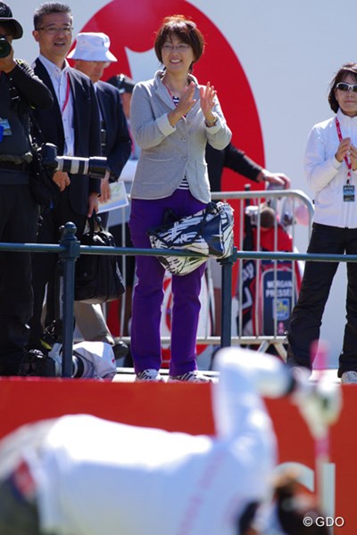 2013年 全英リコー女子オープン 2日目 小林浩美会長 今日まで試合を現地で観戦。スタートする日本人選手に拍手を送った