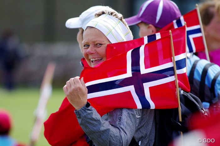ぺターソンの応援団だろうか。善戦した 2013年 全英リコー女子オープン 最終日 ノルウェー応援団