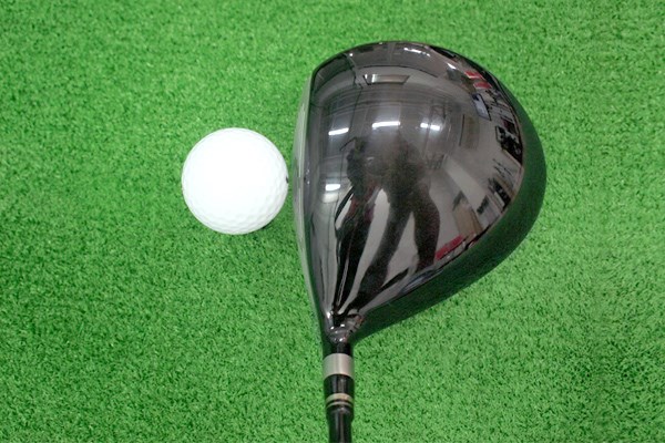 マーク試打 リョーマゴルフ D-1 MAXIMA typeD ヘッドは、ややディープフェースで、三角形に近い形状をしている
