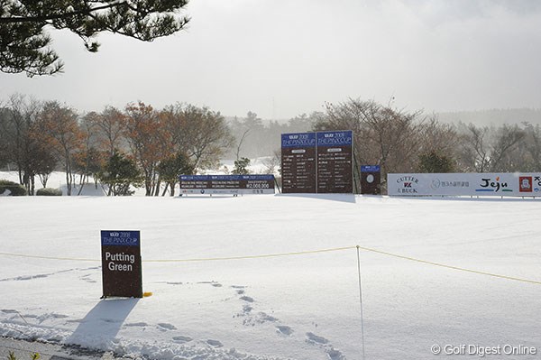 スキー場ではありません！完全に雪に埋もれてしまったピンクス・ゴルフクラブ