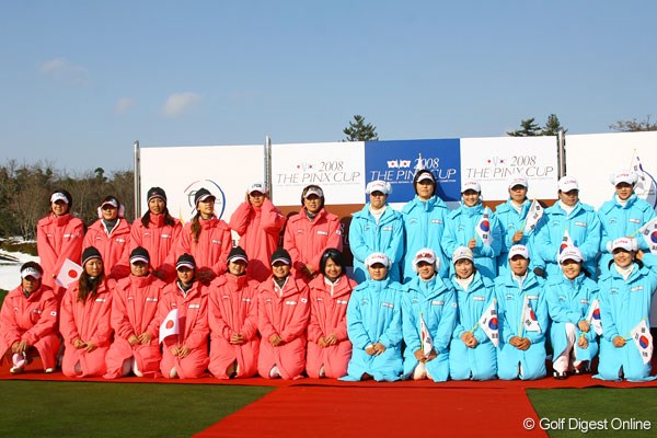 合同写真 ベストメンバーが揃った両国だが、ゴルフで勝負することは出来なかった。