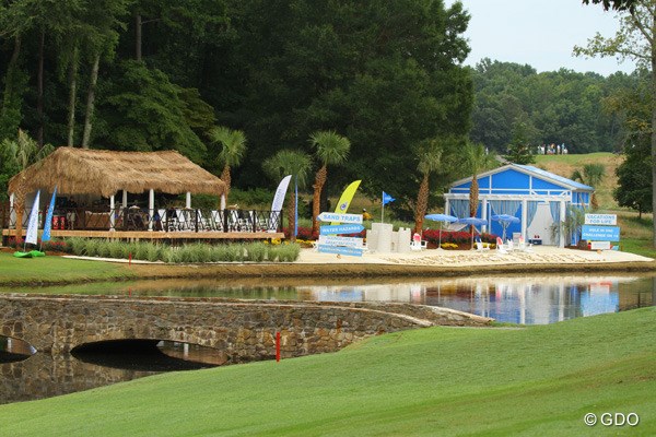 2013年 ウィンダム選手権 2日目 小さなリゾート コースの脇に作っちゃったそうです。水辺は海ではなく、池。