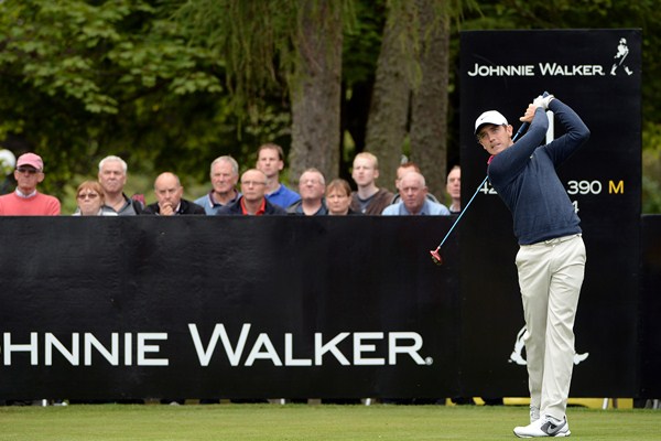 フリートウッド、マイペースで首位を分け合う