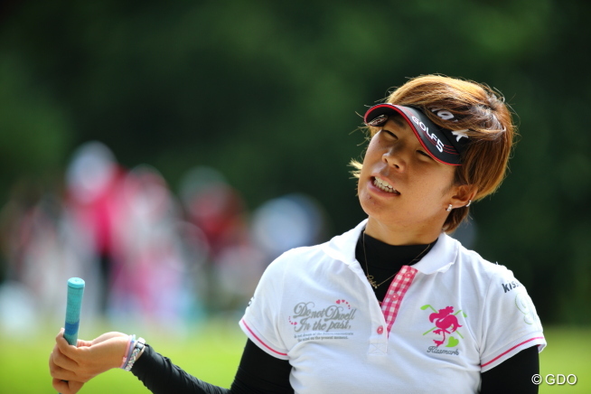 穴井詩、“自分を許して”首位発進