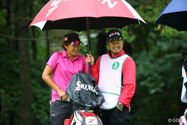 2013年 ニトリレディスゴルフトーナメント 2日目 成田美寿々 ほんとこの2人はいつも楽しそうだな。