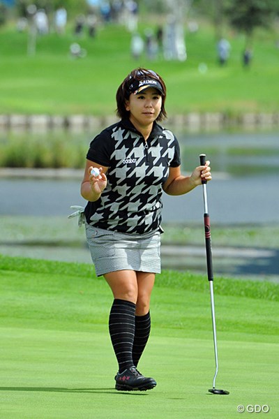 2013年 ゴルフ5レディスプロゴルフトーナメント 初日 吉田弓美子  もう完全に上位でお馴染みの顔になりましたワ。まったく崩れることがないもんなァ。メッチャ強なりましたワ。8位T