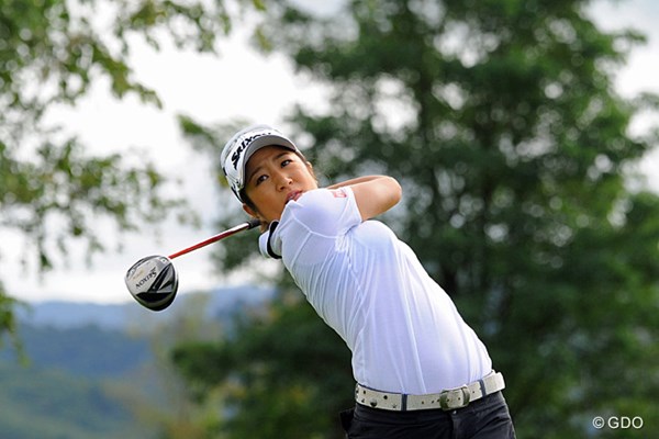 2013年 ゴルフ5レディスプロゴルフトーナメント 初日 藤本麻子 ノーボギーでのラウンドで8位タイにつけた藤本麻子