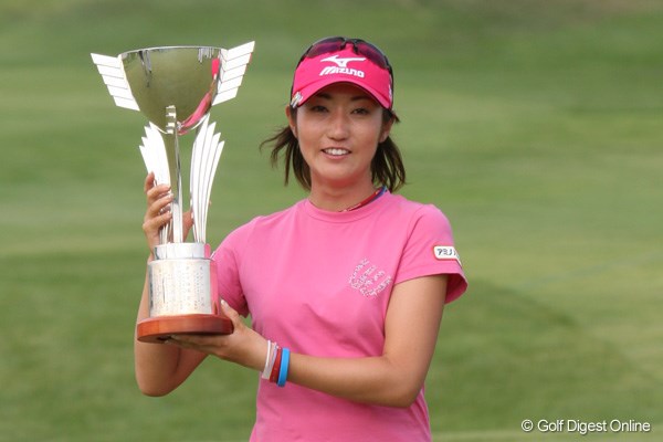 飯島茜 昨年は翌週の「女子プロゴルフ選手権」と共に2週連続優勝を飾った飯島茜