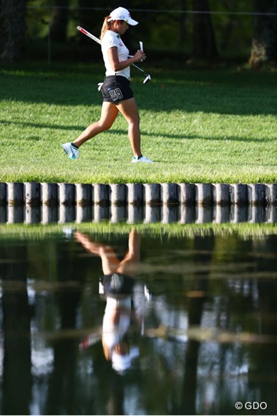 2013年 日本女子プロゴルフ選手権大会コニカミノルタ杯 3日目 イ・ボミ ミラー状態の水面