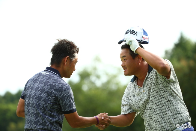 逃げ切りの小田孔明か？ ジワリ追走の藤田寛之か？