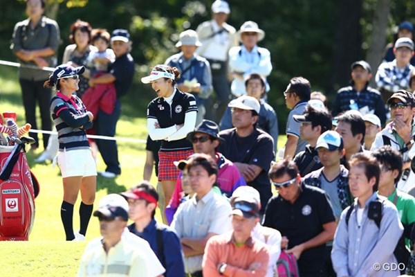 2013年 ミヤギテレビ杯ダンロップ女子オープンゴルフトーナメント 初日 宮里藍 有村智恵 爆笑・・・話声が聞こえてきそうなほどです
