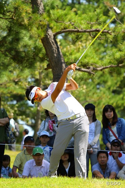 2013年 アジアパシフィックオープンゴルフチャンピオンシップ パナソニックオープン 3日目 リュウ・アンイ 16歳の中国アマ。なんちゅうフォロー。