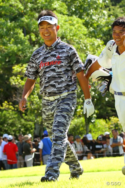2013年 アジアパシフィックオープンゴルフチャンピオンシップ パナソニックオープン 3日目 市原弘大 ファッショナブル？よーく見ると、ゴルフにまつわるものが描かれてるんだって。