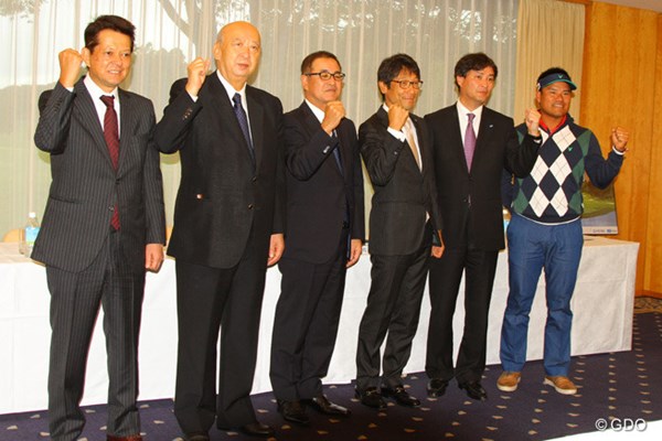今季から開催の「HEIWA・PGM CHAMPIONSHIP in 霞ヶ浦」の主催者、及びホストプロの宮里優作（右）