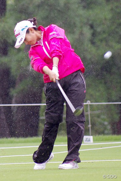2013年 日本女子オープン選手権競技 事前 宮里藍 風雨の強さがピークを迎えた早朝に、9ホールの練習ラウンドをこなした宮里藍