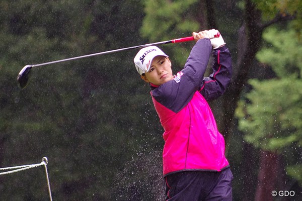 2013年 日本女子オープンゴルフ選手権競技 事前 横峯さくら 強い風雨の中で最後の調整を終えた横峯さくら