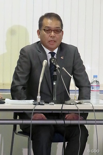 ゴルフファン、大会スポンサー、関係各省庁に謝罪の言葉を述べる森静雄会長
