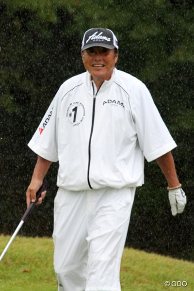 2013年 TOSHIN GOLF TOURNAMENT IN Central 事前 尾崎将司 開幕前日、ジャンボ尾崎も大雨のため9ホールで打ち切られたプロアマ戦に出場した。