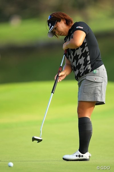2013年 スタンレーレディスゴルフトーナメント 初日 吉田弓美子 今日は非常に安定したゴルフで4アンダー3位タイの好スタートです。