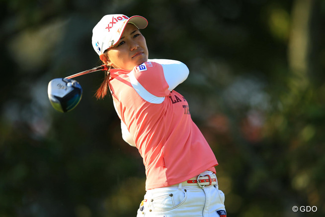 服部真夕が今季初Vに王手 横峯さくらが肉薄！