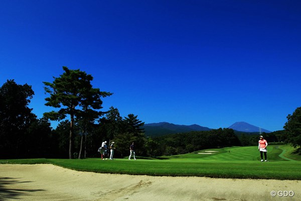2013年 スタンレーレディスゴルフトーナメント 2日目  5番ホール 今日は朝から快晴で暑い一日でした。ようやく富士山の姿も。