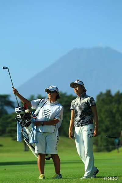 2013年 スタンレーレディスゴルフトーナメント 2日目  森田理香子 思うようにスコアを伸ばせませんでしたが、上がり2ホールで連続バーディ！首位と3打差で、十分に優勝を狙える位置ですね。