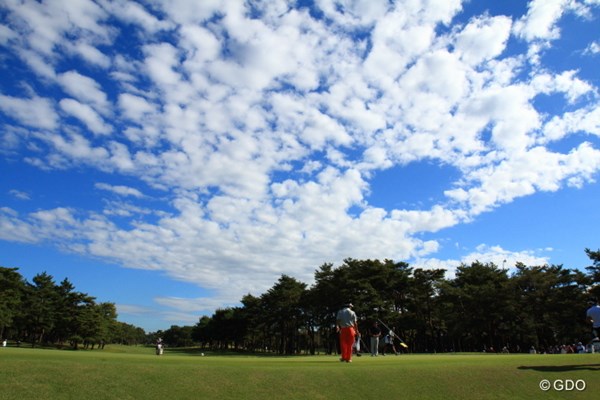 2013年 日本オープンゴルフ選手権競技 初日 空 昨日までの台風がウソのような快適なお天気だった。