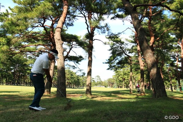 2013年 日本オープンゴルフ選手権競技 2日目 薗田峻輔 低くてかるいフックをかけてグリーン手前まで。