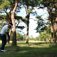 低くてかるいフックをかけてグリーン手前まで。 2013年 日本オープンゴルフ選手権競技 2日目 薗田峻輔
